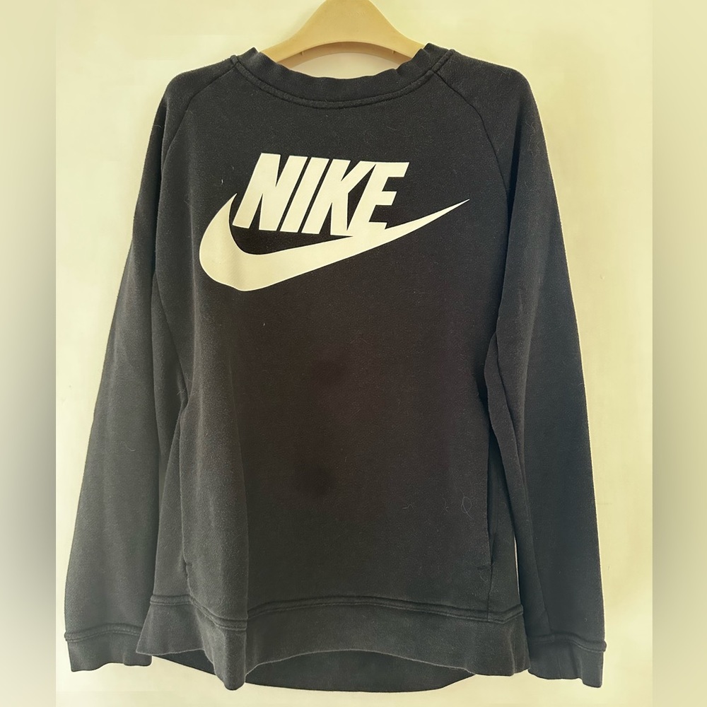♻️DONATED DEC. 2023♻️ 
Nike crewneck cotton sweatshirt with pockets size Small